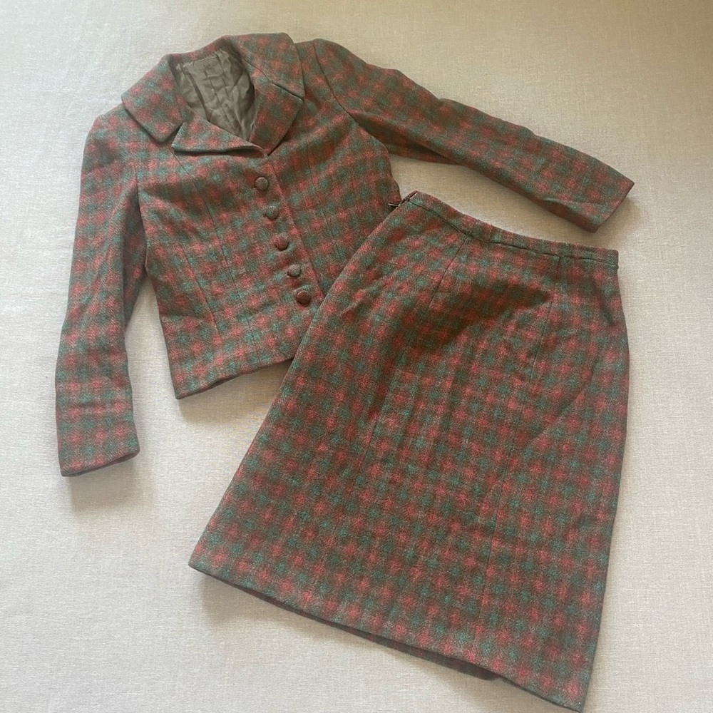 Vintage plaid wool brown work academia blazer & skirt suit set.